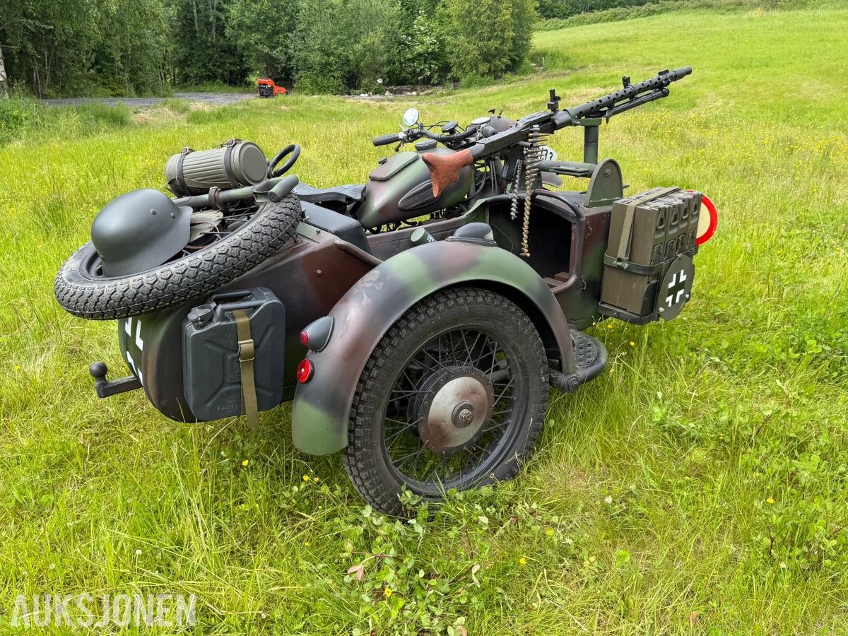 1966 KMZ K-750 - WWII-replika med sidevogn